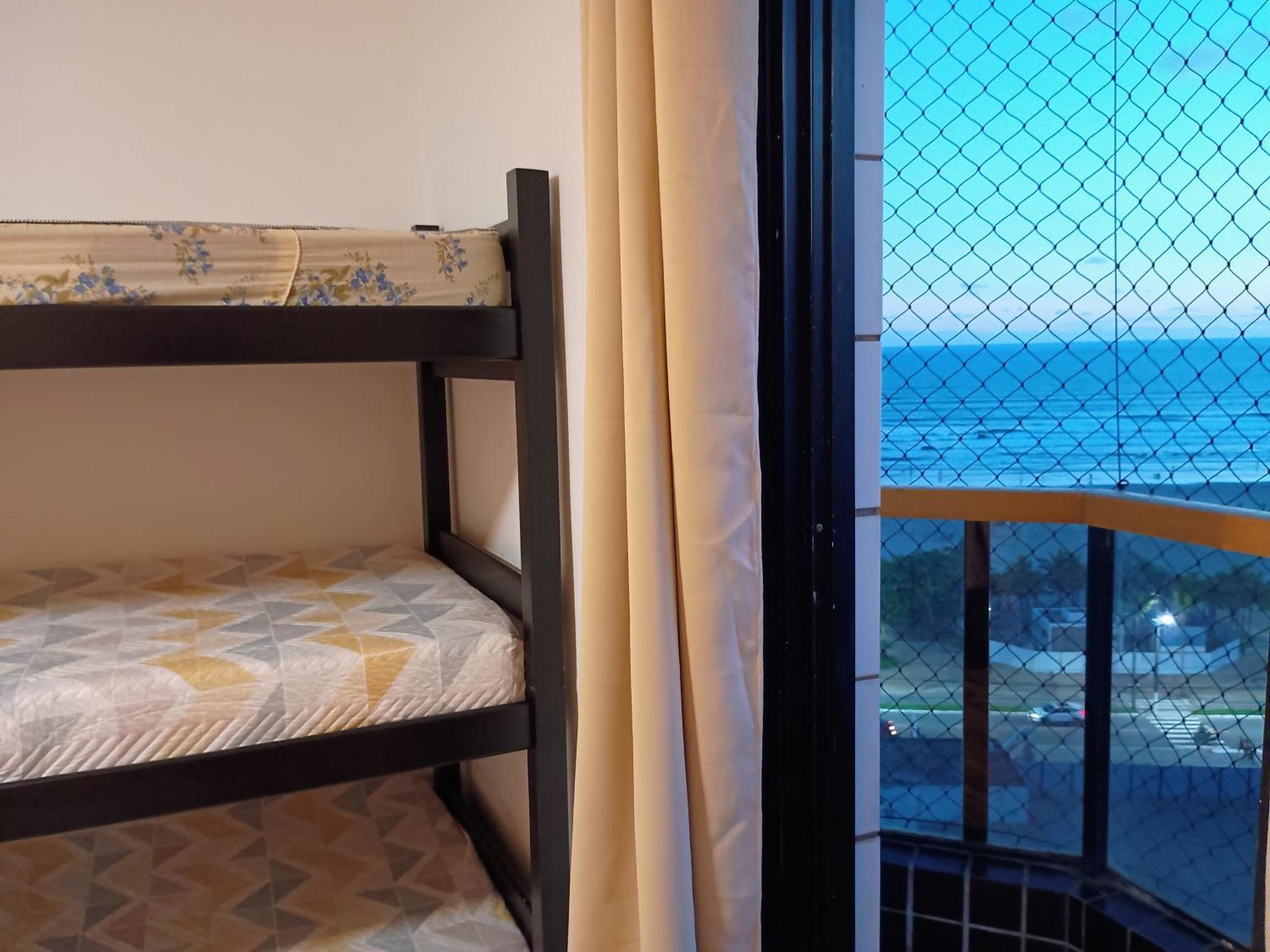 Brisa Do Mar,com Ar Condicionado Wi-fi Net Flix, Globo Play A 50 Metros Da Do Ocian 1 Hospeda Ate 6 Pessoas Nao Fornecemos Roupas De Cama E Banho Com 1 Vaga De Garagem * Praia Grande (Santos)