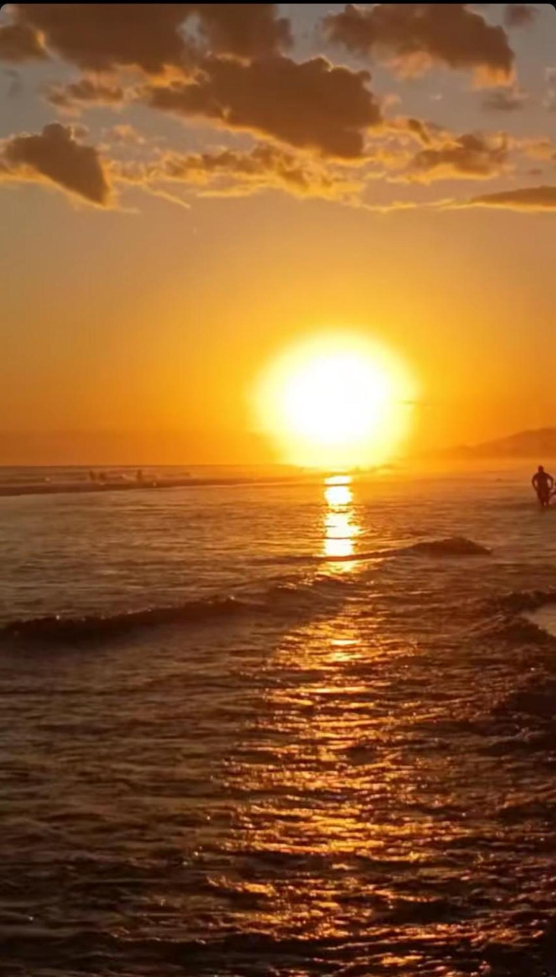 Brisa Do Mar,com Ar Condicionado Wi-fi Net Flix, Globo Play A 50 Metros Da Do Ocian 1 Hospeda Ate 6 Pessoas Nao Fornecemos Roupas De Cama E Banho Com 1 Vaga De Garagem Praia Grande (Santos)