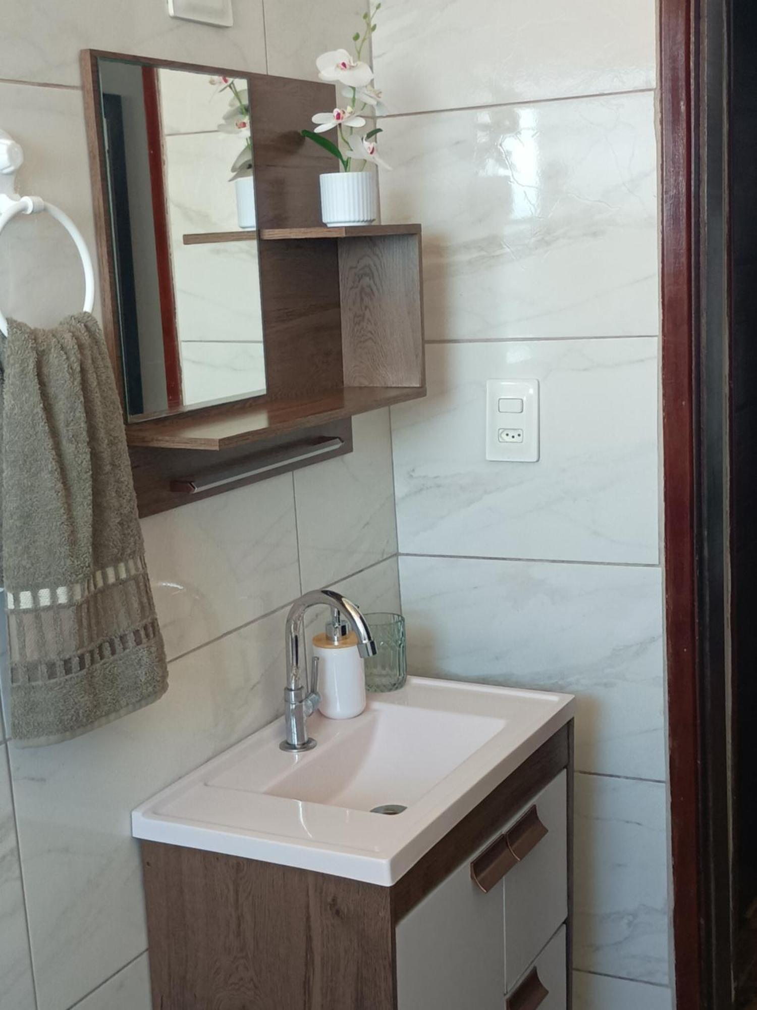 Brisa Do Mar,com Ar Condicionado Wi-fi Net Flix, Globo Play A 50 Metros Da Do Ocian 1 Hospeda Ate 6 Pessoas Nao Fornecemos Roupas De Cama E Banho Com 1 Vaga De Garagem *