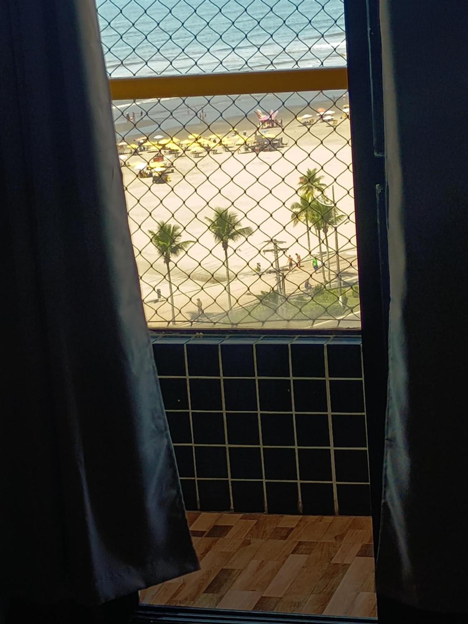 Apartamento Brisa Do Mar,com Ar Condicionado Wi-fi Net Flix, Globo Play A 50 Metros Da Do Ocian 1 Hospeda Ate 6 Pessoas Nao Fornecemos Roupas De Cama E Banho Com 1 Vaga De Garagem *