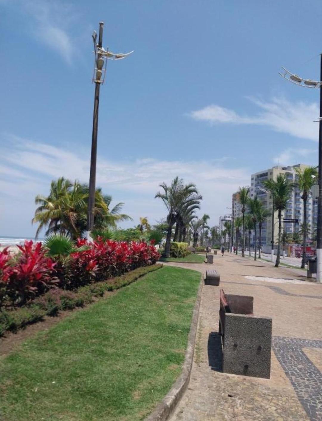 Apartamento Brisa Do Mar,com Ar Condicionado Wi-fi Net Flix, Globo Play A 50 Metros Da Do Ocian 1 Hospeda Ate 6 Pessoas Nao Fornecemos Roupas De Cama E Banho Com 1 Vaga De Garagem